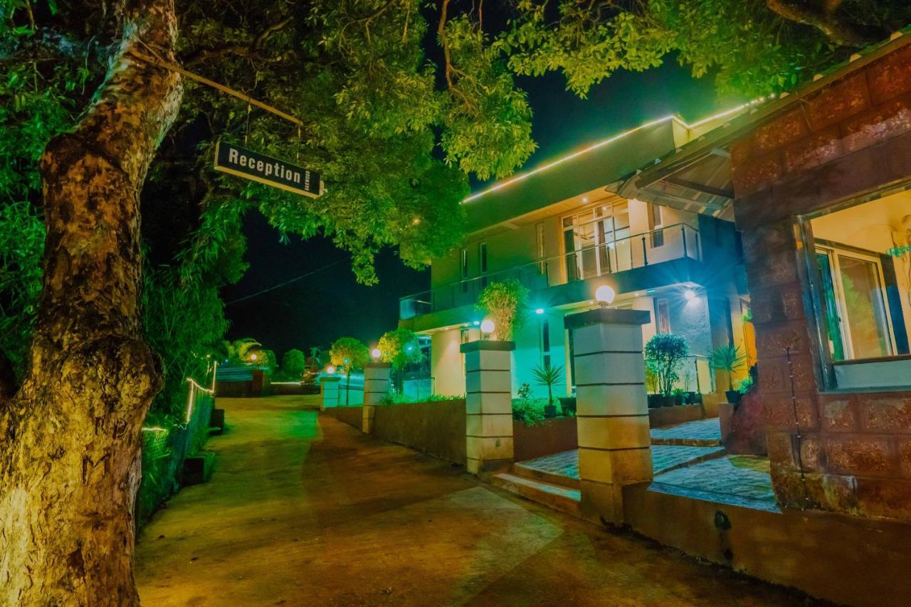 The Oak Woods Hotel Mahābaleshwar Kültér fotó